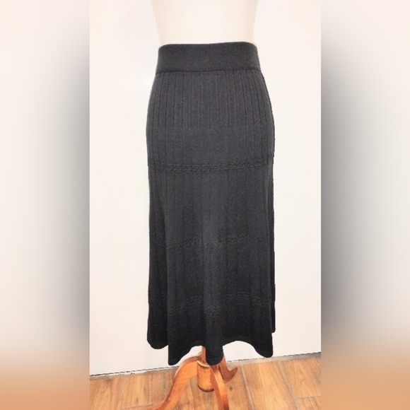 Source Unknown Dresses & Skirts - A LINE RIBBED KNIT SKIRT